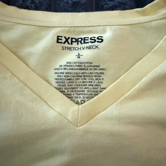 Express Men V T-Shirt - Picture 2 of 3